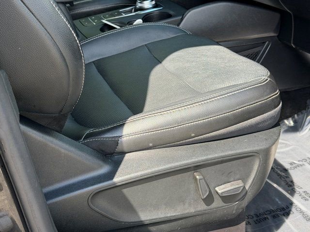 Certified 2020 Ford Escape Titanium AWD/4WD image 29