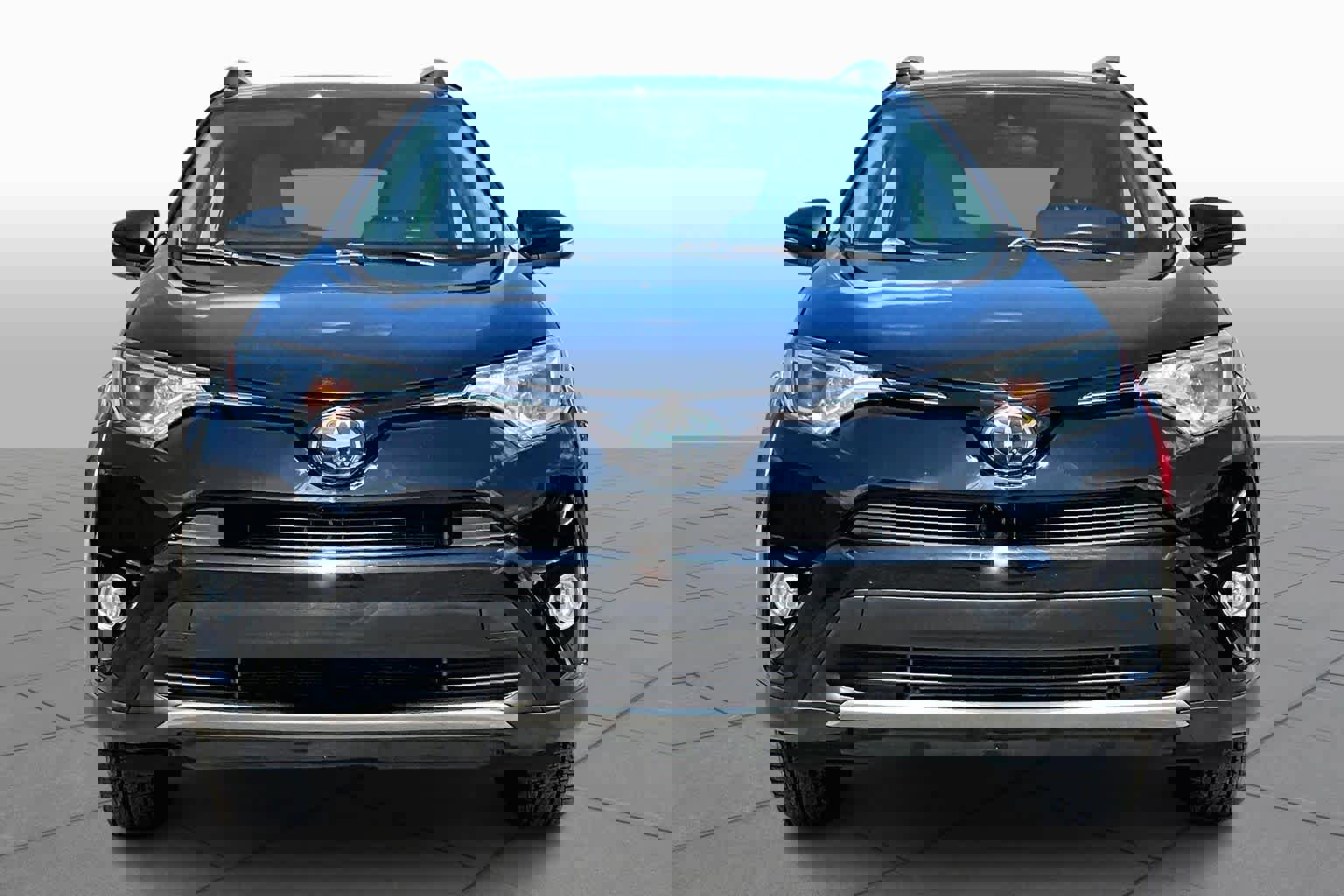 Used 2017 Toyota RAV4 XLE w/ All Weather Liner Package AWD/4WD image 8