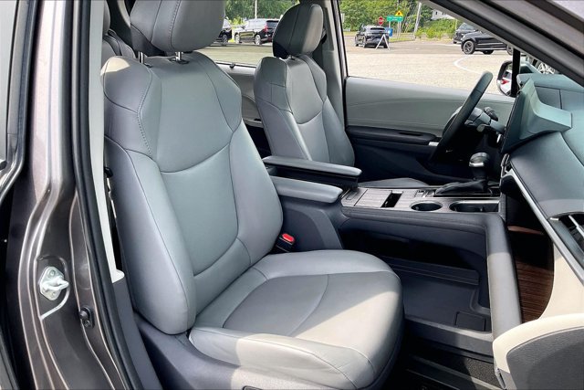 Used 2021 Toyota Sienna XLE FWD image 7