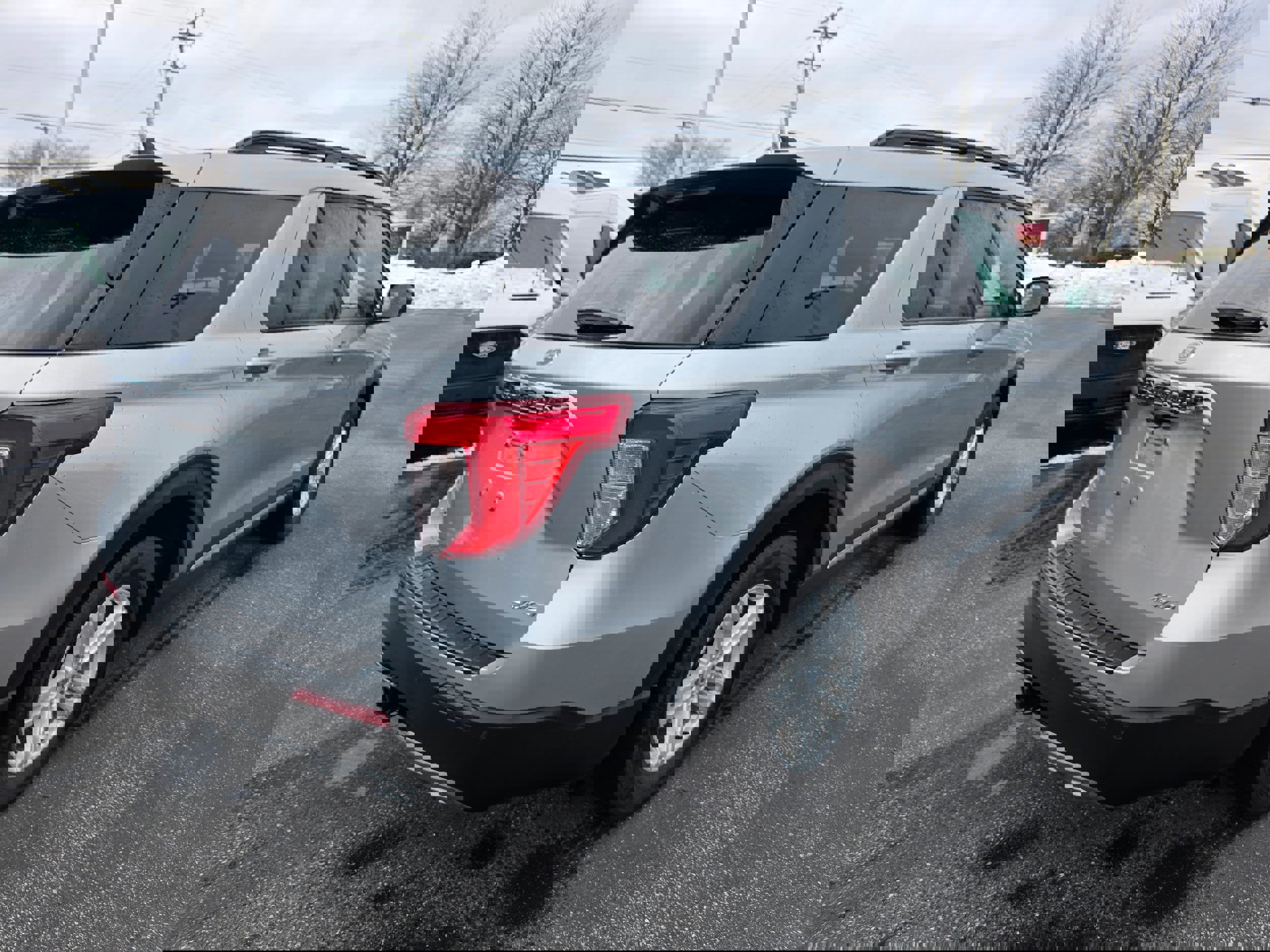 Certified 2023 Ford Explorer XLT w/ Equipment Group 202A image 4