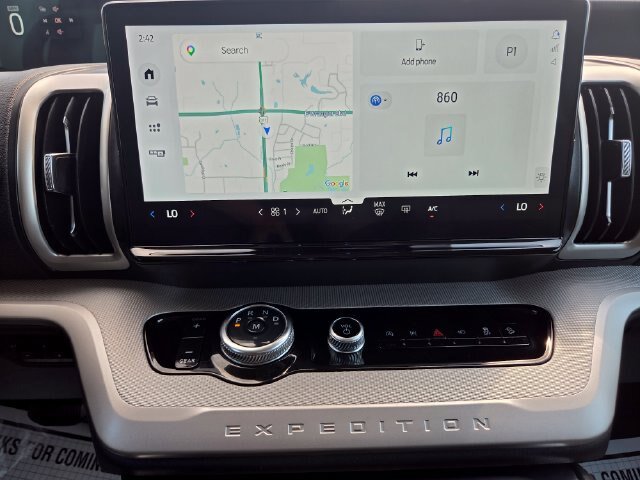 Certified 2025 Ford Expedition Active AWD/4WD image 3