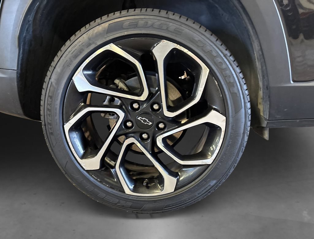 Used 2025 Chevrolet Trax RS w/ Sunroof Package FWD image 19