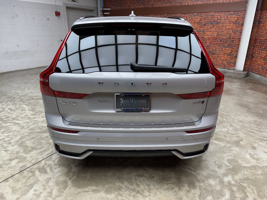 Used 2024 Volvo XC60 B5 Core w/ Protection Package Premier AWD/4WD image 4