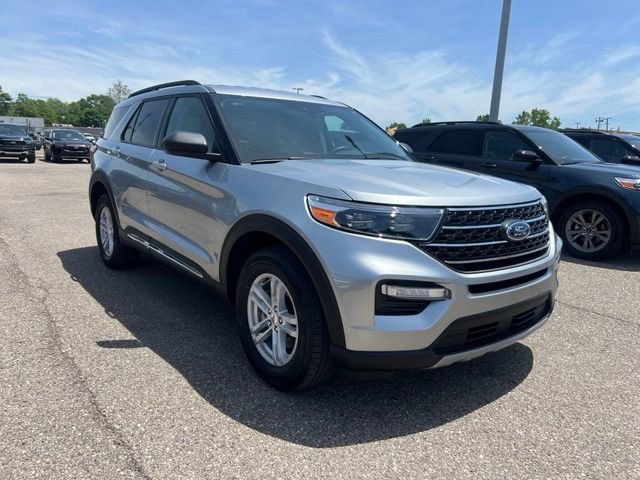 Certified 2024 Ford Explorer XLT w/ Equipment Group 202A AWD/4WD image 3