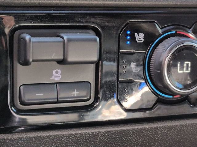 Used 2024 Chevrolet Silverado 2500 LTZ w/ LTZ Convenience Package image 31