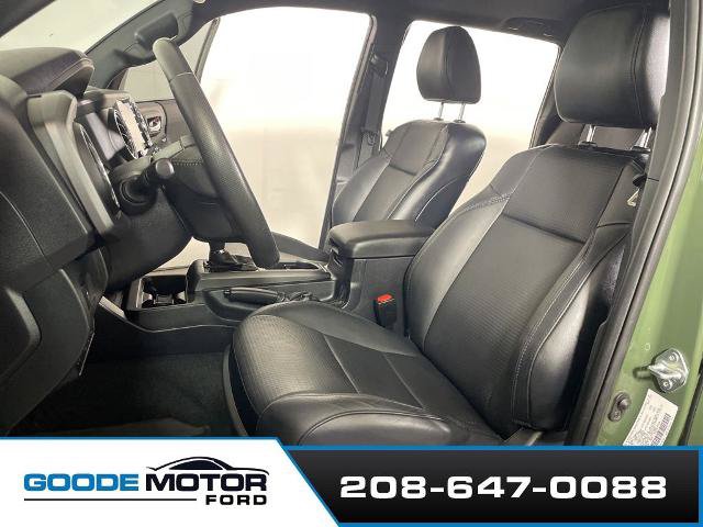 Used 2022 Toyota Tacoma TRD Sport w/ TRD Premium Sport Package AWD/4WD image 11