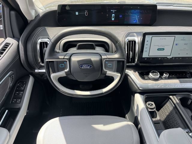 Certified 2025 Ford Expedition Platinum w/ Platinum Ultimate Package AWD/4WD image 10