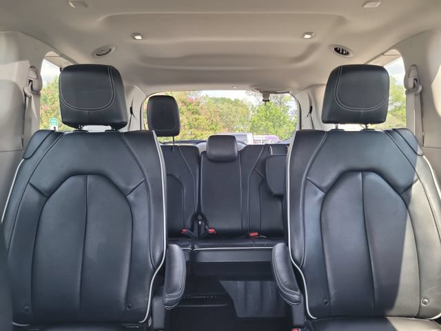 Used 2024 Chrysler Pacifica Limited FWD image 22
