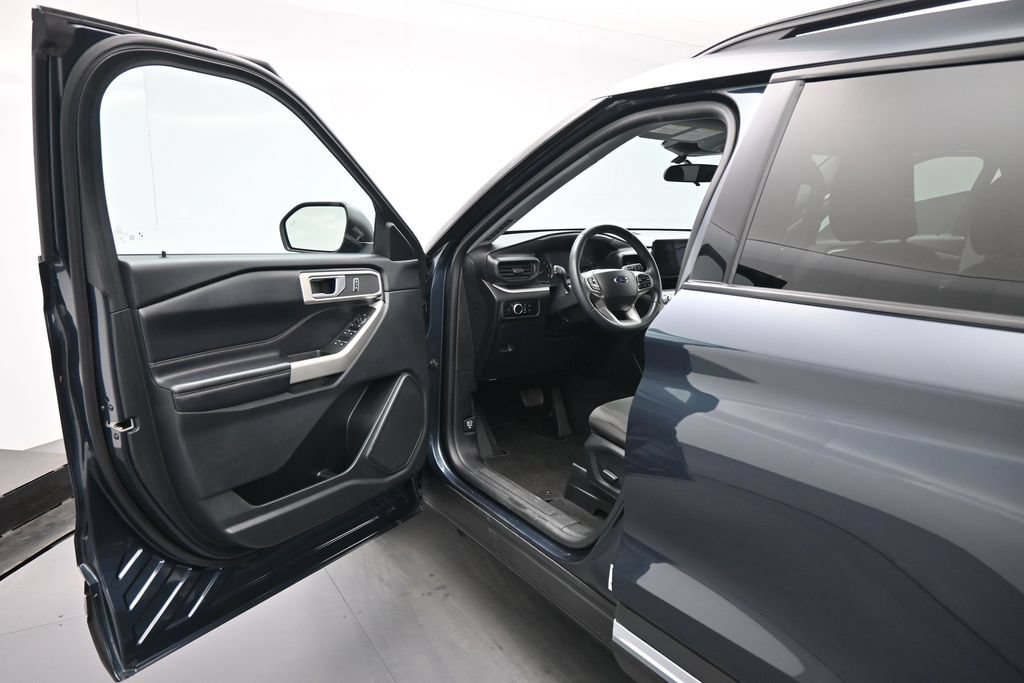 Certified 2023 Ford Explorer XLT RWD image 9