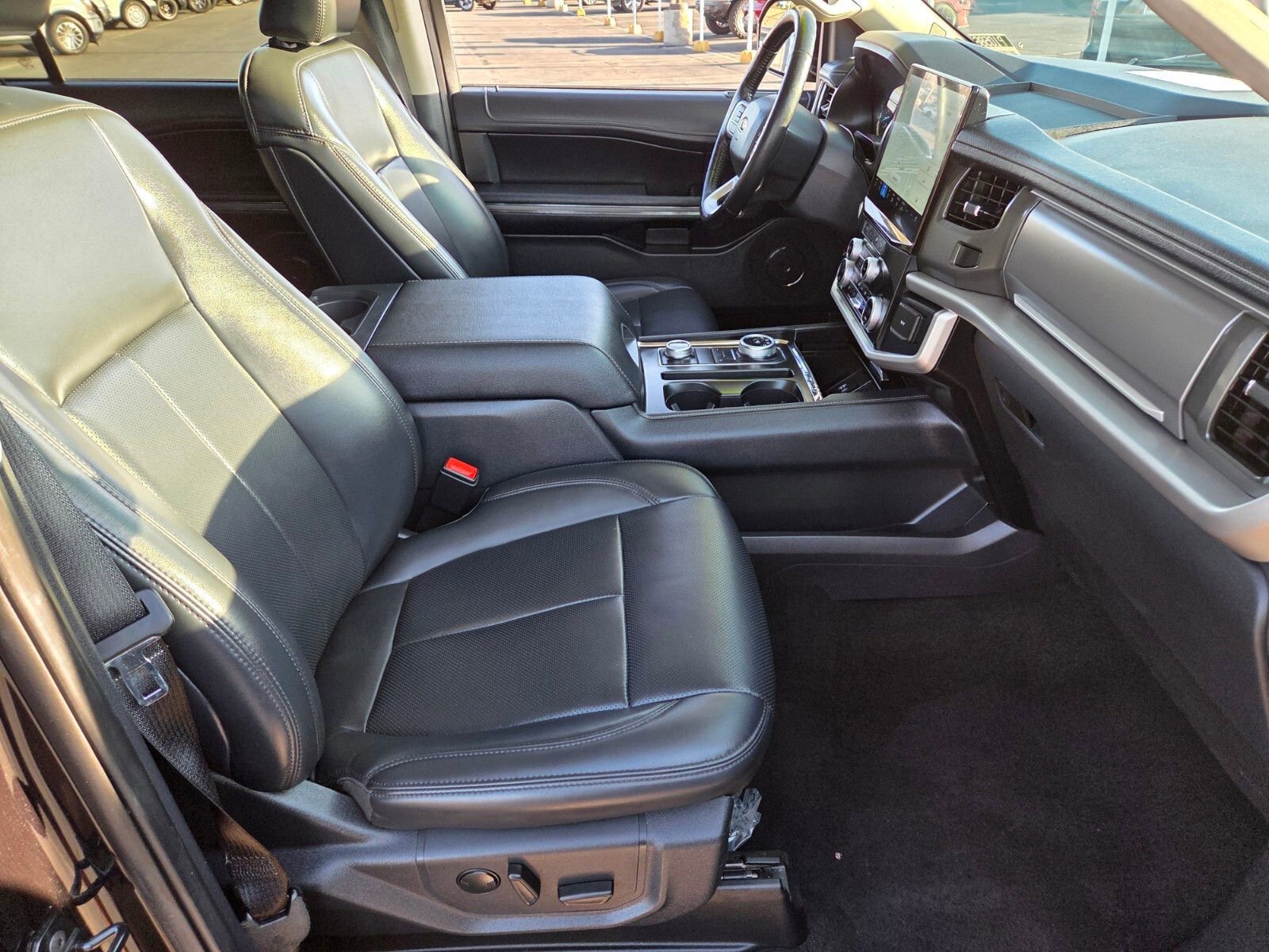 Certified 2024 Ford Expedition XLT image 16