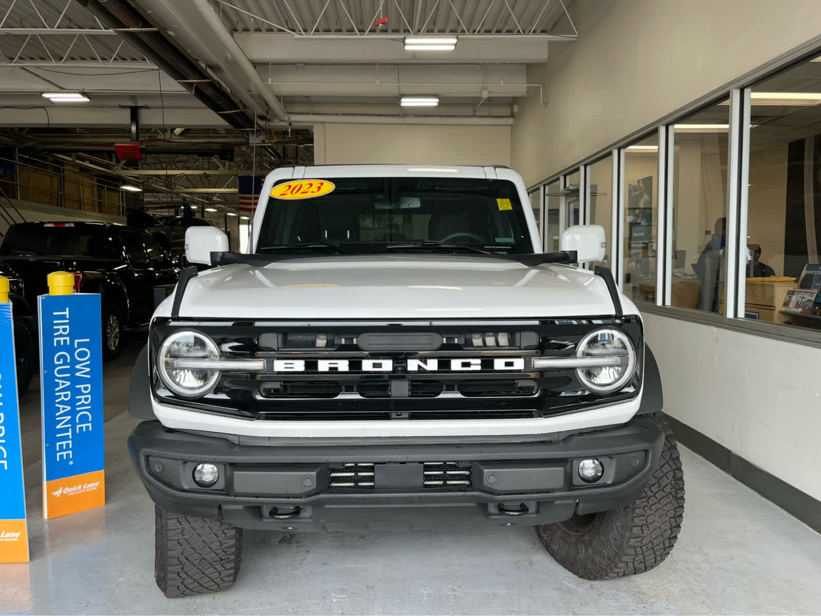 Certified 2023 Ford Bronco Outer Banks w/ Sasquatch Package AWD/4WD image 3