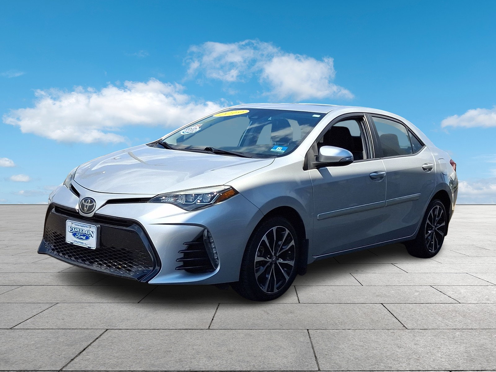 Used 2019 Toyota Corolla SE w/ SE Premium Package FWD image 3