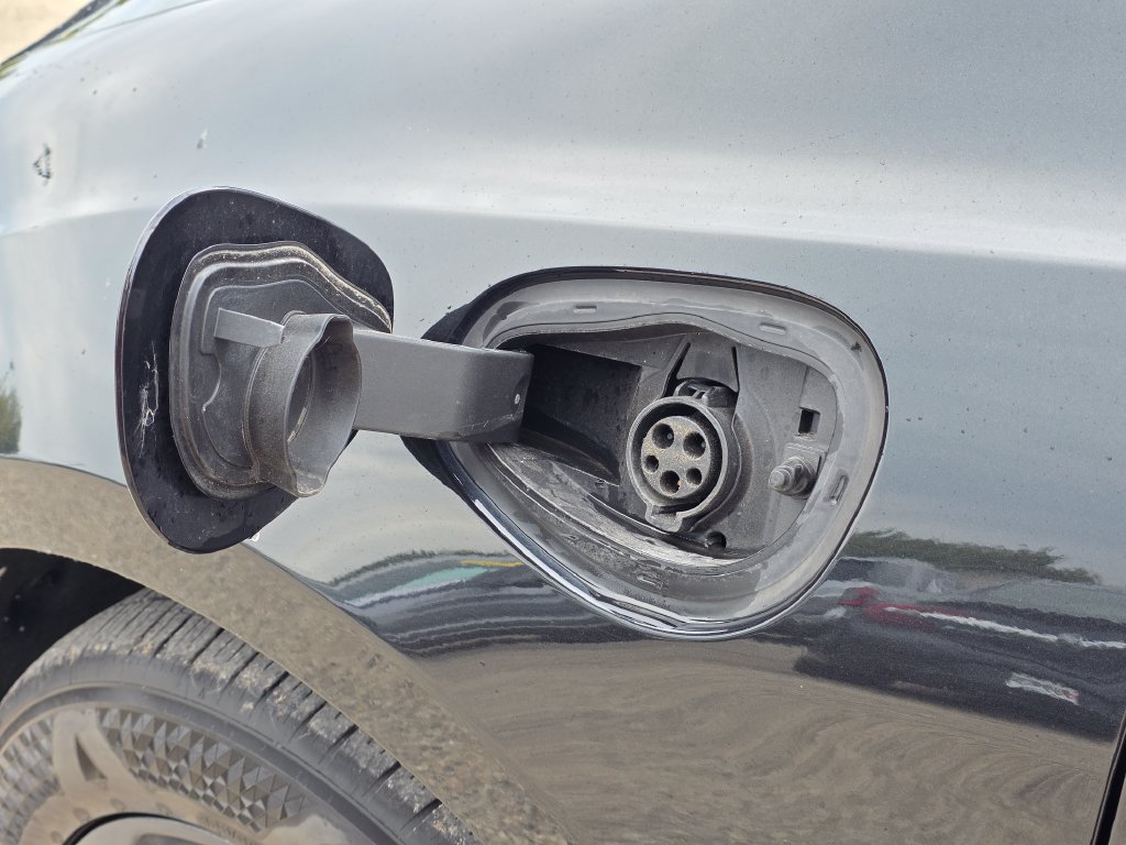 Used 2022 Chrysler Pacifica Touring-L w/ Uconnect Theater Family Group FWD image 16