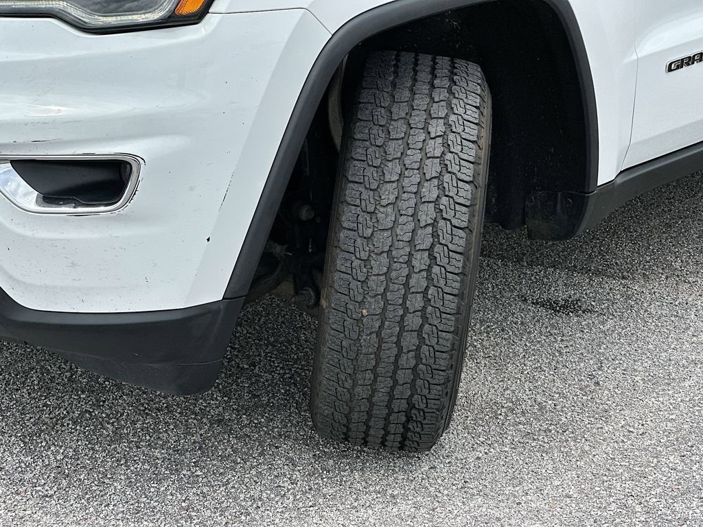 Used 2020 Jeep Grand Cherokee Laredo w/ 18" Wheel & 8.4" Radio Group AWD/4WD image 25