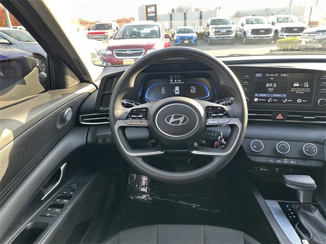 Used 2025 Hyundai Elantra SE image 15