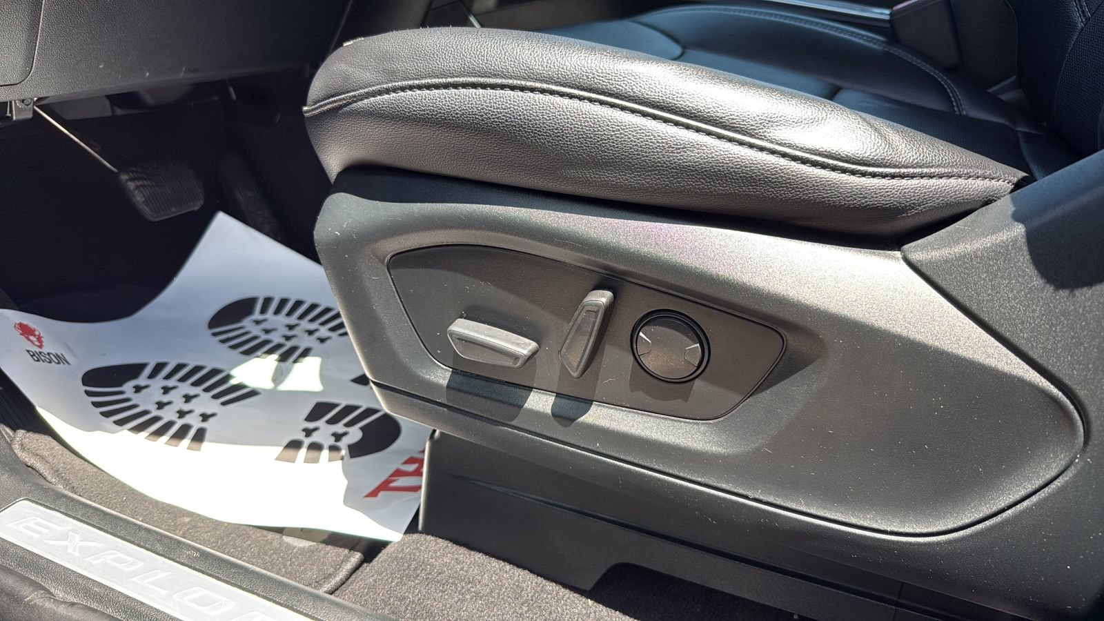 Certified 2024 Ford Explorer Limited RWD image 8