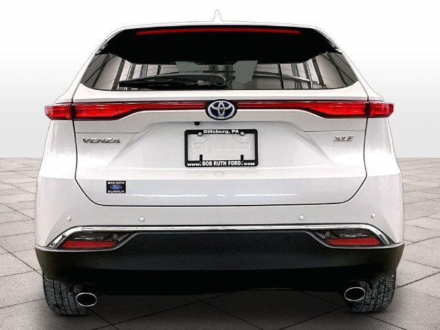 Used 2024 Toyota Venza XLE AWD/4WD image 4