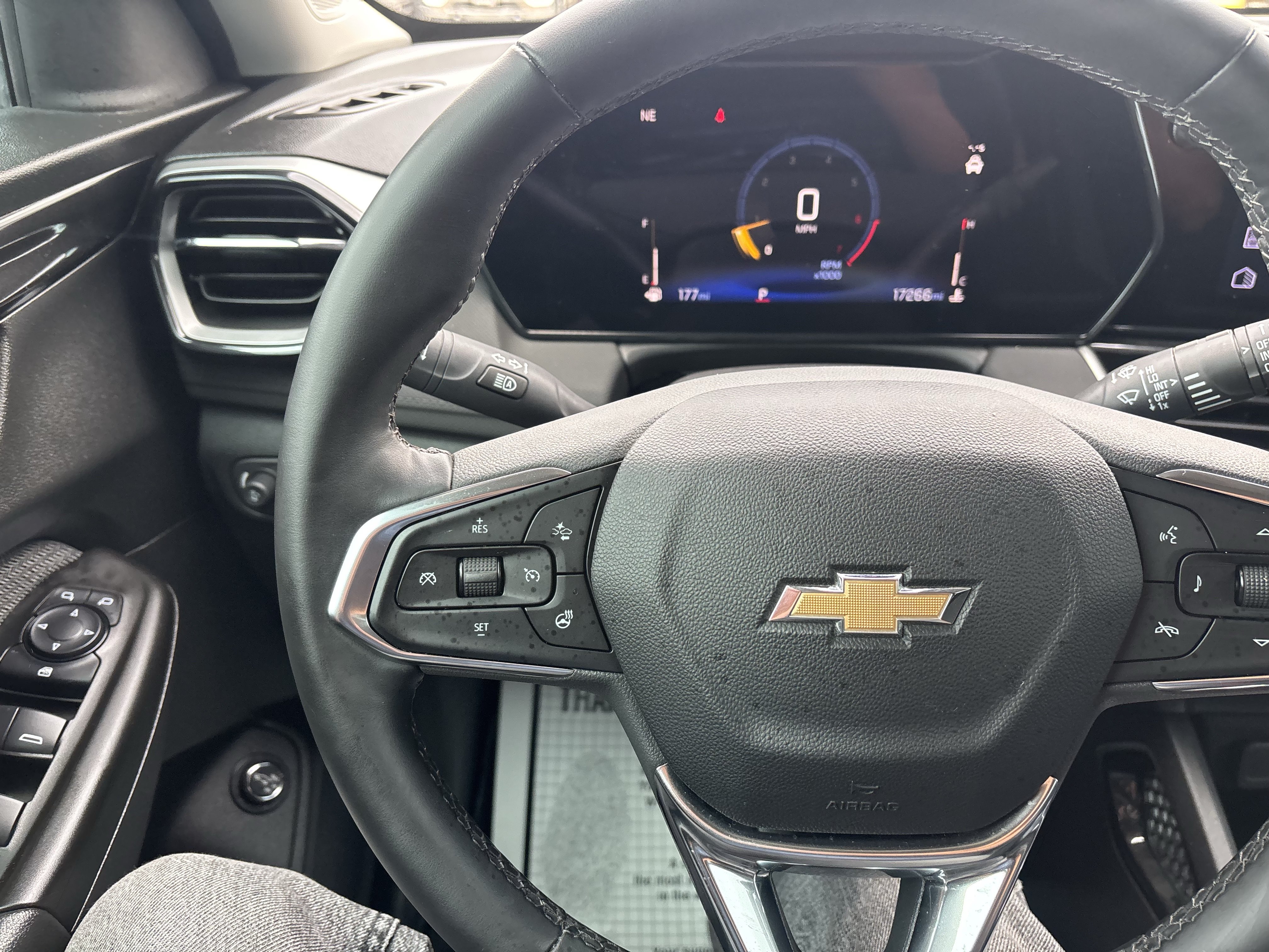 Used 2025 Chevrolet TrailBlazer LT w/ Convenience Package FWD image 29
