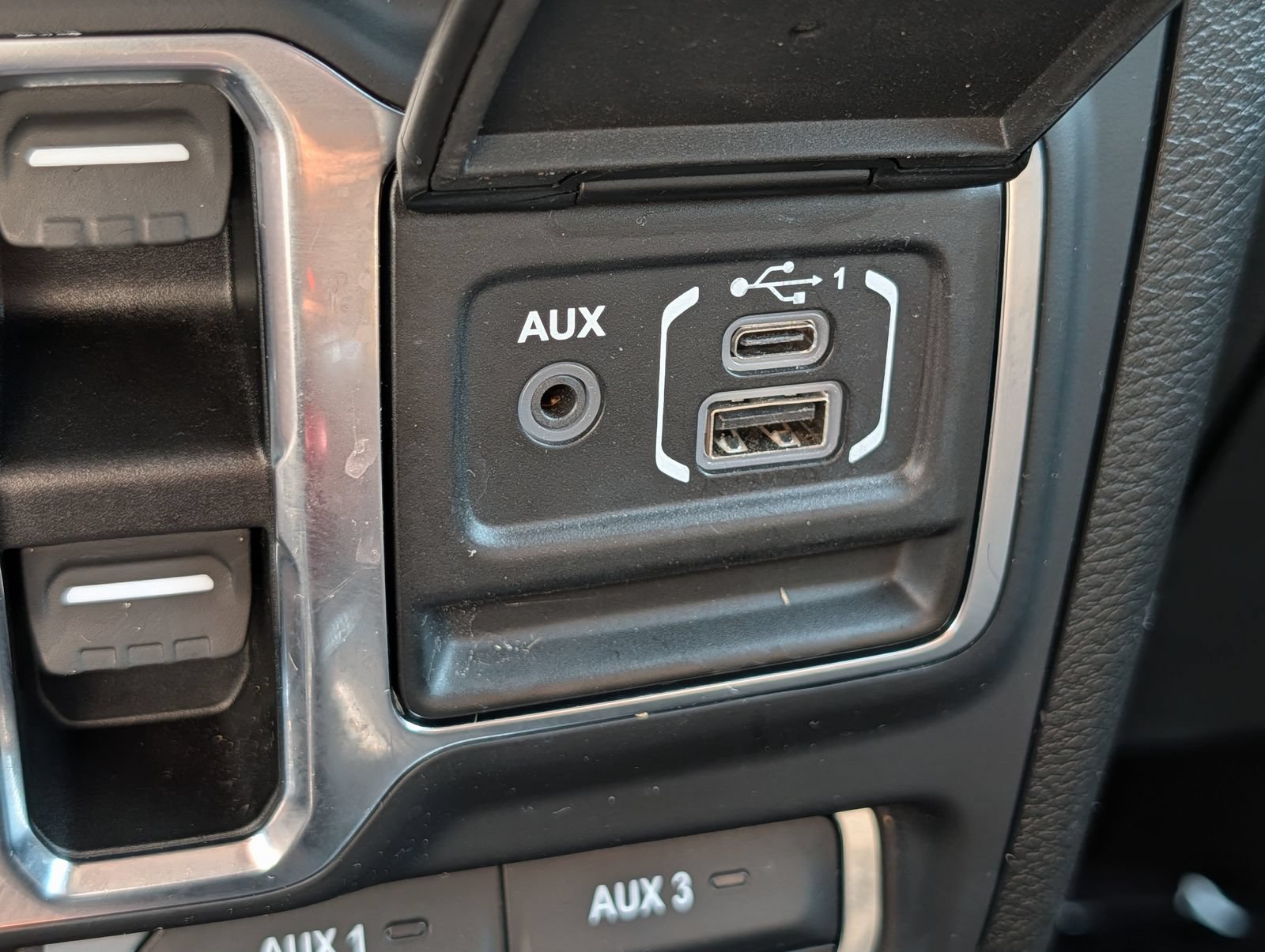 Used 2021 Jeep Wrangler Unlimited Sahara AWD/4WD image 34