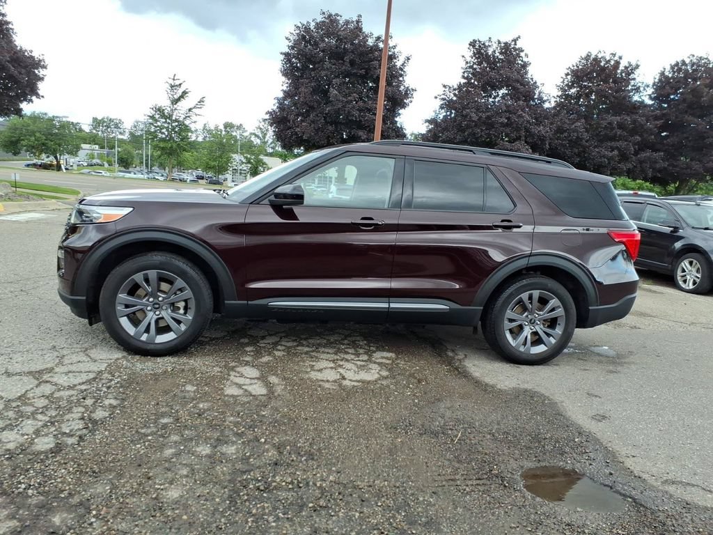 Certified 2023 Ford Explorer XLT w/ Equipment Group 202A AWD/4WD image 2