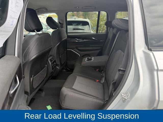 Used 2022 Jeep Grand Cherokee Laredo w/ Luxury Tech Group I AWD/4WD image 14