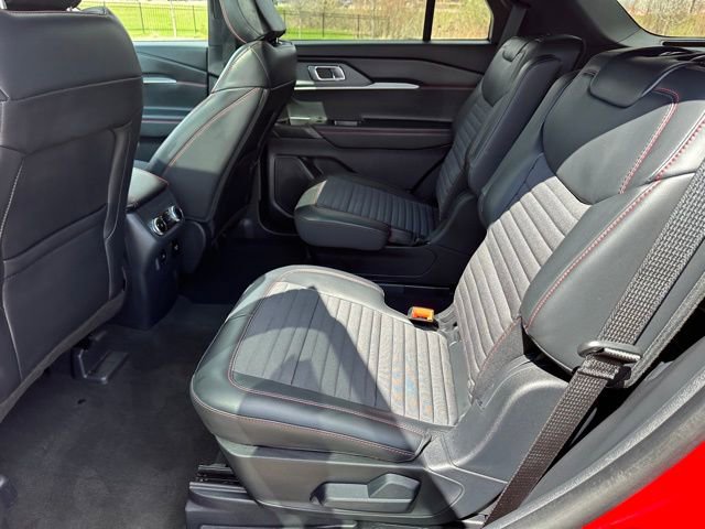 Certified 2025 Ford Explorer ST-Line w/ Premium Package AWD/4WD image 16
