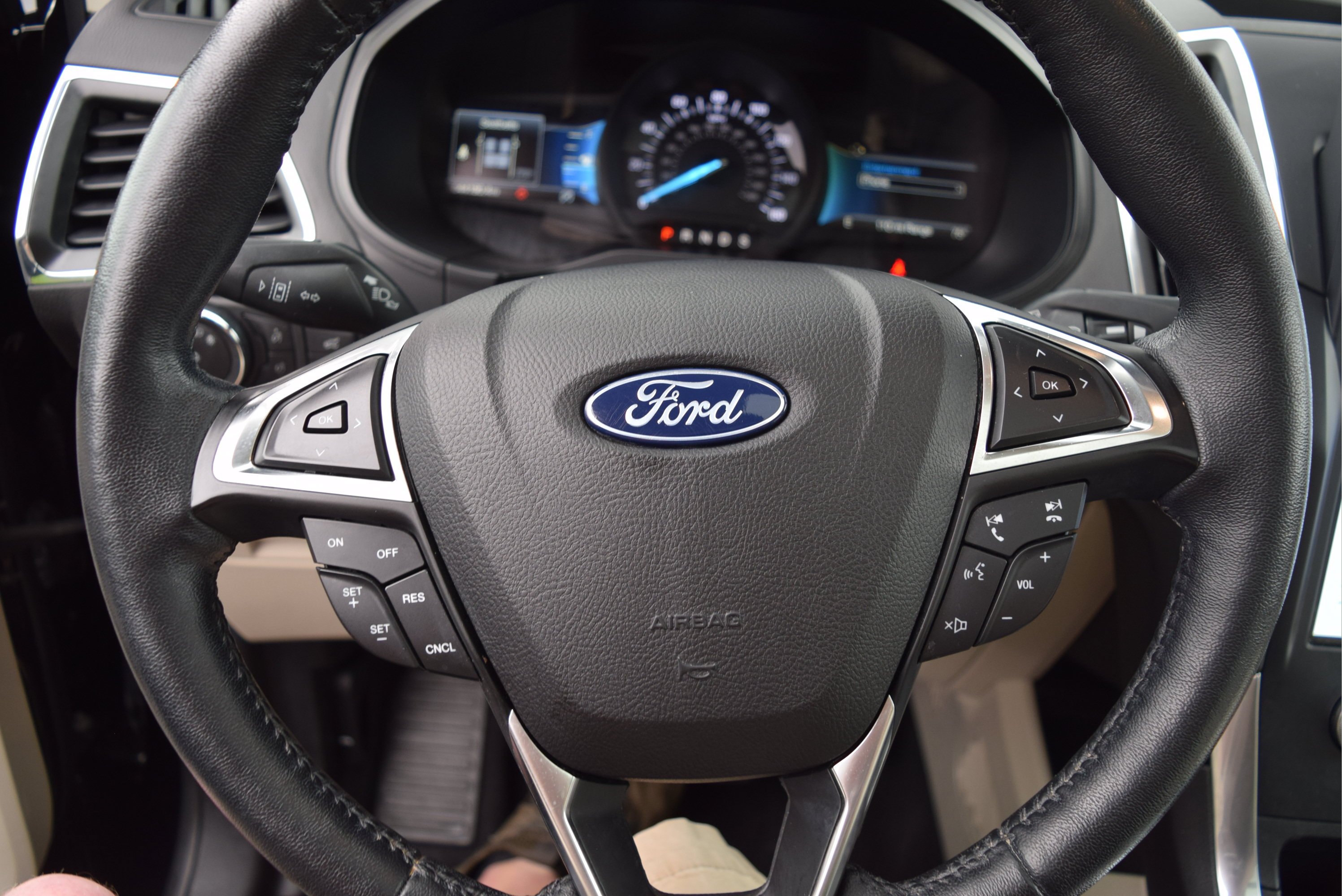 Certified 2022 Ford Edge Titanium AWD/4WD image 12