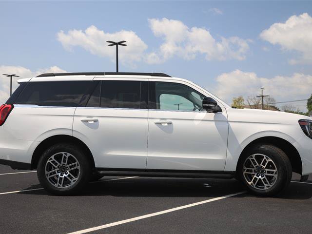 Certified 2025 Ford Expedition Active AWD/4WD image 6
