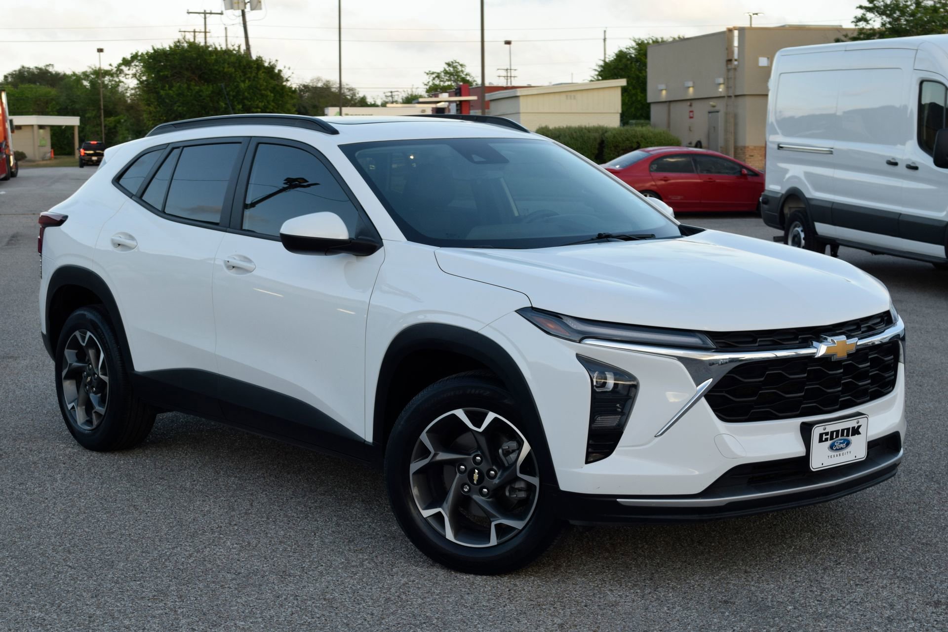 Used 2024 Chevrolet Trax LT w/ Sunroof Package image 3
