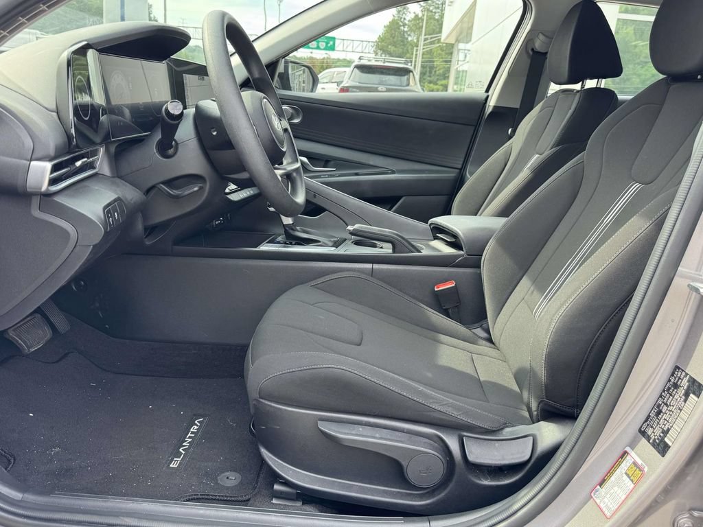 Used 2024 Hyundai Elantra SEL FWD image 21