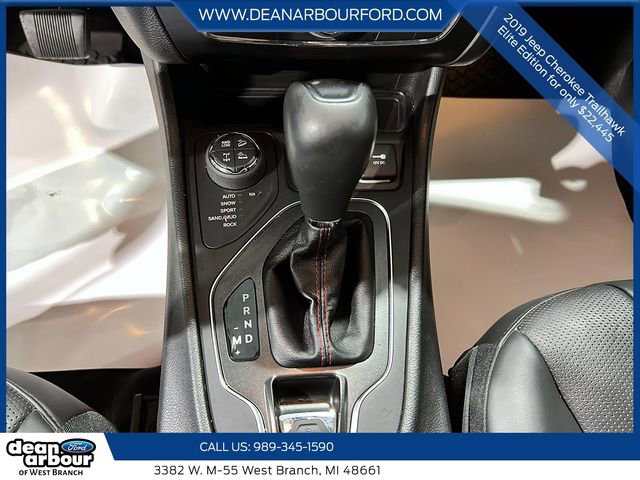 Used 2019 Jeep Cherokee Trailhawk AWD/4WD image 17
