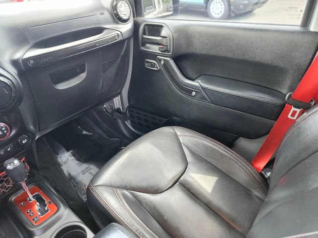 Used 2017 Jeep Wrangler Unlimited Rubicon AWD/4WD image 15