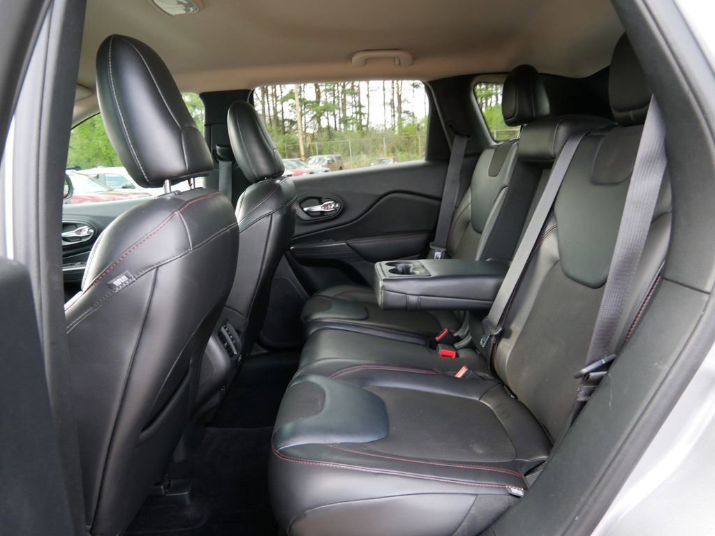 Used 2017 Jeep Cherokee Trailhawk w/ Cold Weather Group AWD/4WD image 11
