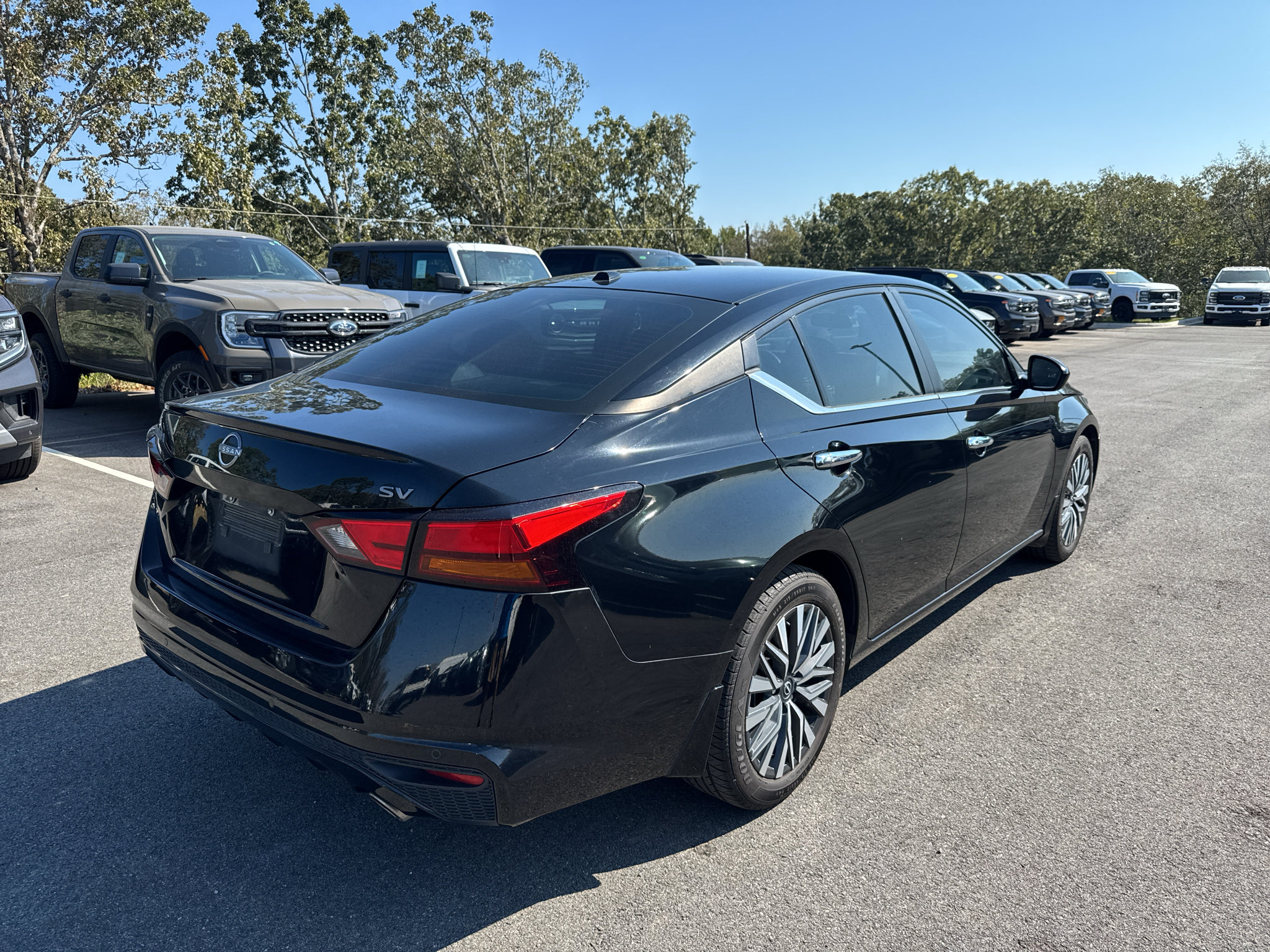 Used 2024 Nissan Altima 2.5 SV w/ SV Premium Package FWD image 6