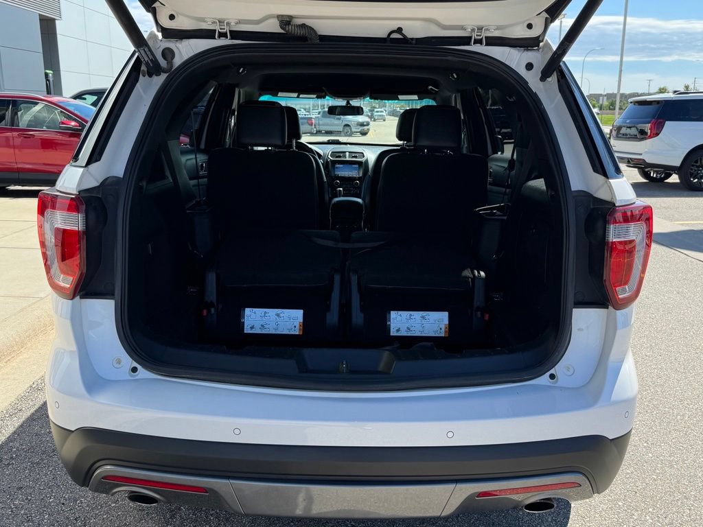 Certified 2017 Ford Explorer XLT w/ Equipment Group 202A AWD/4WD image 37