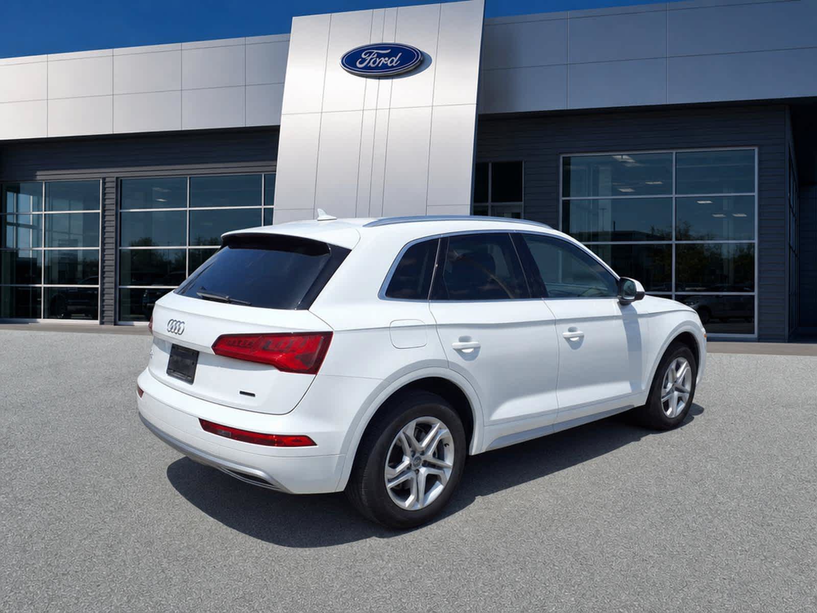 Used 2019 Audi Q5 2.0T Premium w/ Convenience Package AWD/4WD image 2