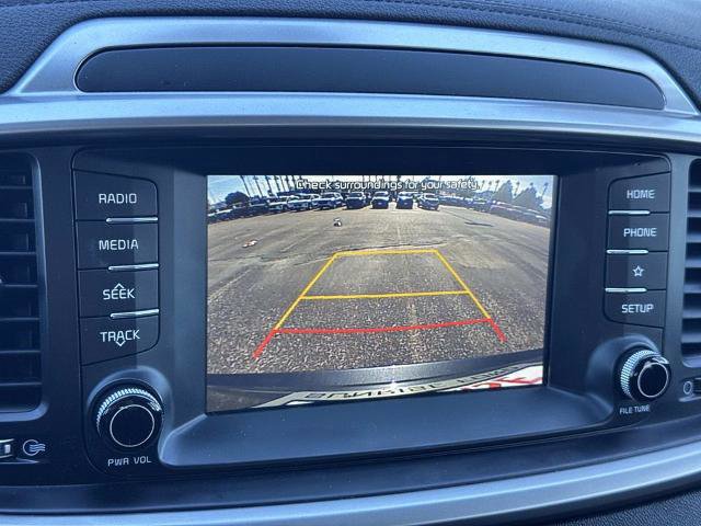 Used 2020 Kia Sorento LX image 16