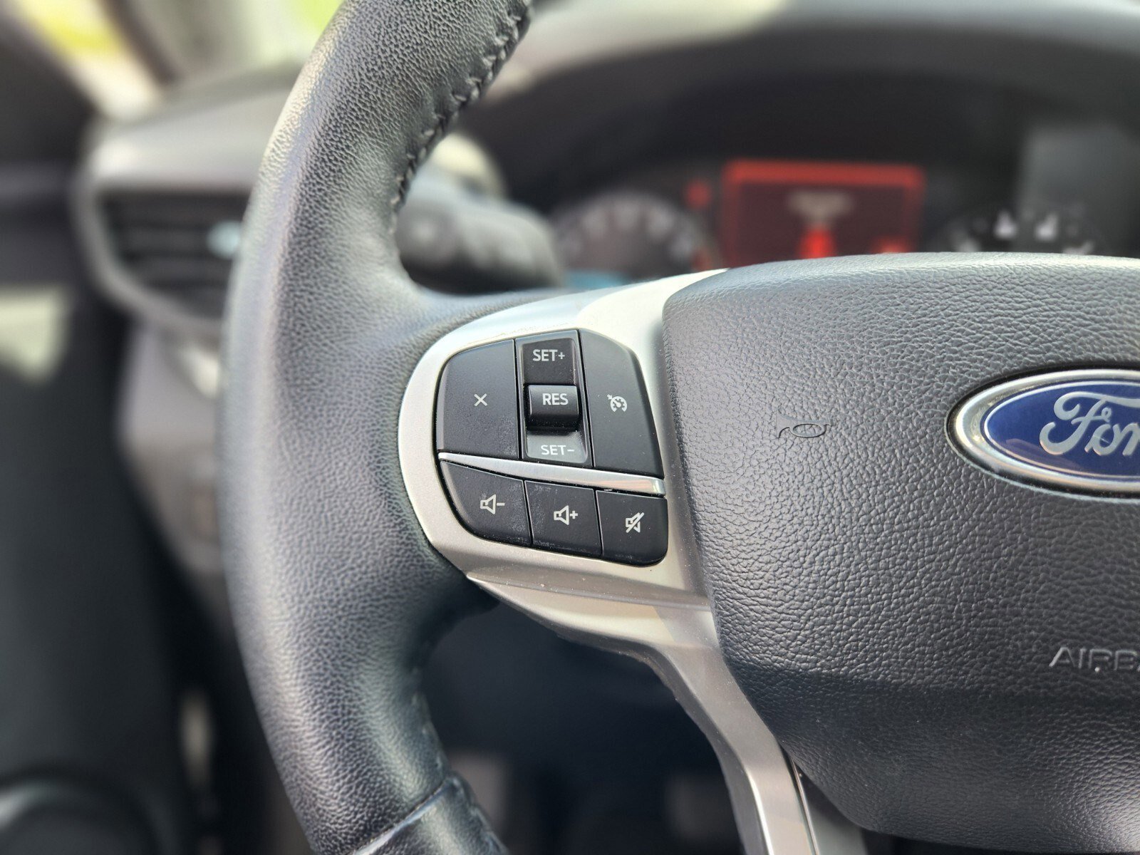 Certified 2024 Ford Explorer XLT image 28