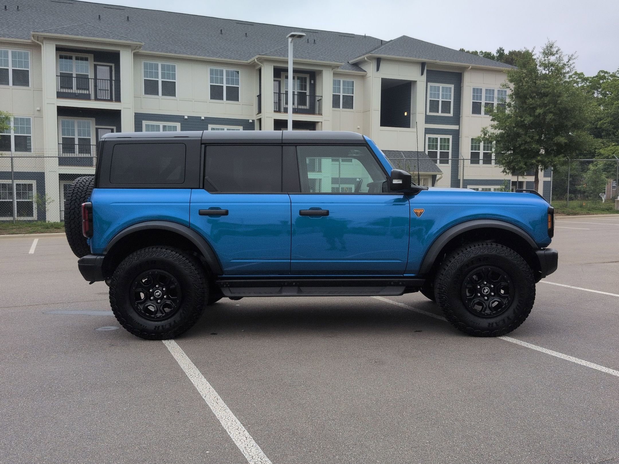 Certified 2025 Ford Bronco Badlands AWD/4WD image 3