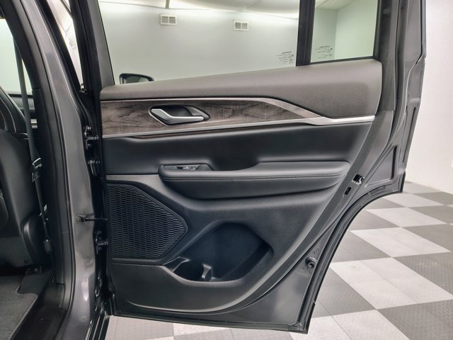 Used 2024 Jeep Grand Cherokee Limited w/ Black Appearance Package AWD/4WD image 30