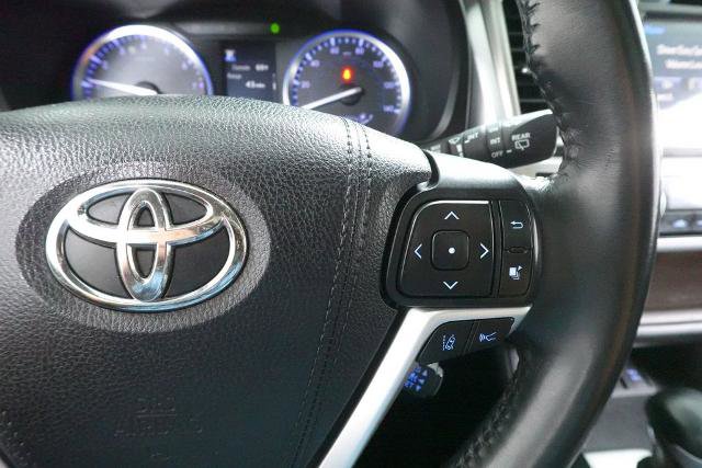 Used 2019 Toyota Highlander XLE AWD/4WD image 16