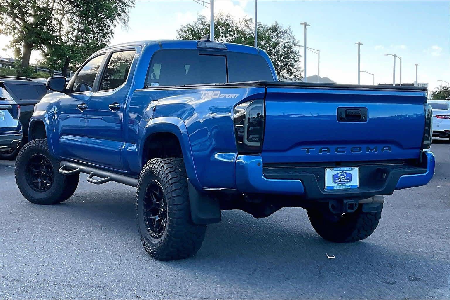 Used 2017 Toyota Tacoma TRD Sport RWD image 4