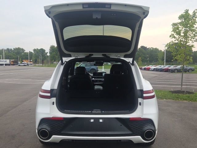 Used 2022 Genesis GV70 3.5T Sport w/ Sport Prestige Package AWD/4WD image 9