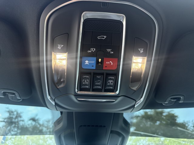 Used 2026 Jeep Cherokee Limited AWD/4WD image 28