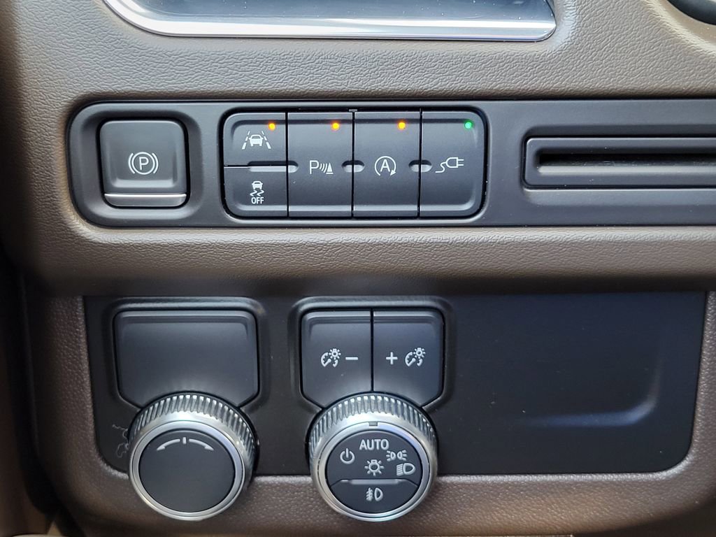 Used 2021 GMC Yukon XL SLT w/ Rear Media and Nav Package image 29