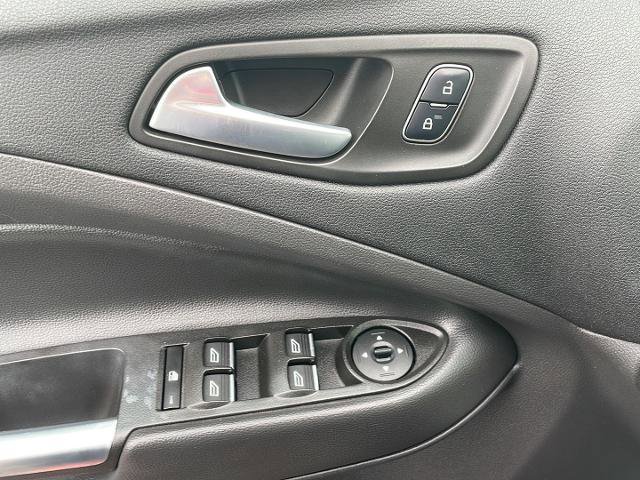 Certified 2017 Ford C-MAX Energi SE FWD image 10