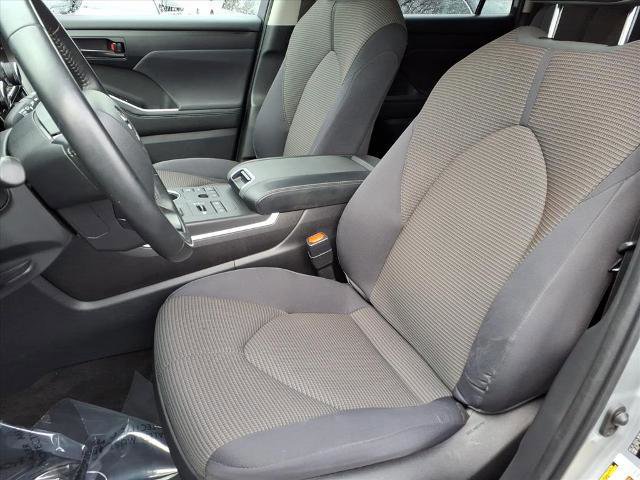 Used 2023 Toyota Highlander LE image 16