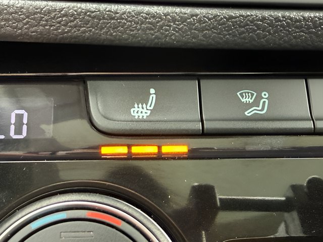 Used 2024 Volkswagen Jetta SE w/ Panoramic Sunroof Package FWD image 11
