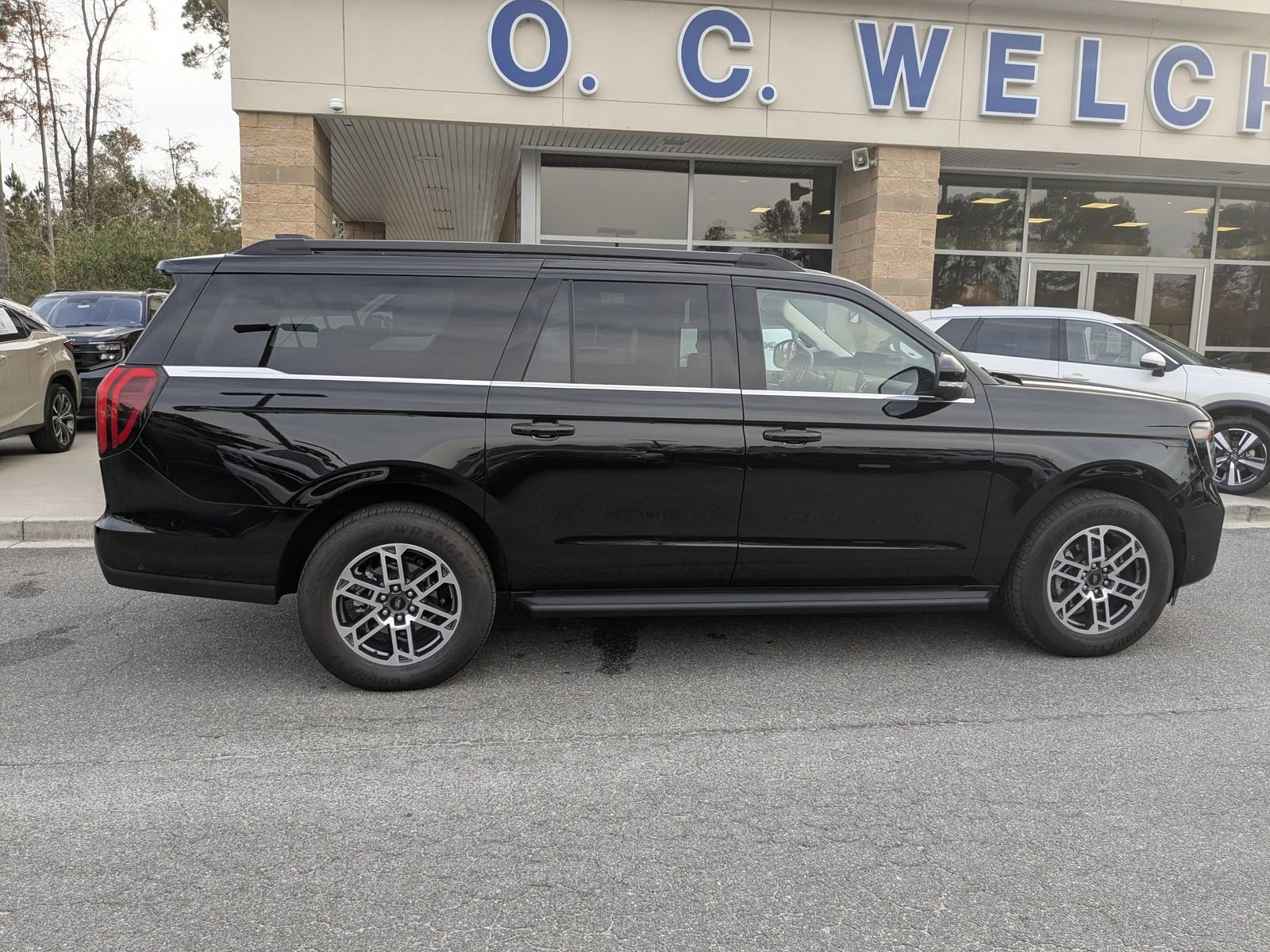 Certified 2025 Ford Expedition Max Active image 6