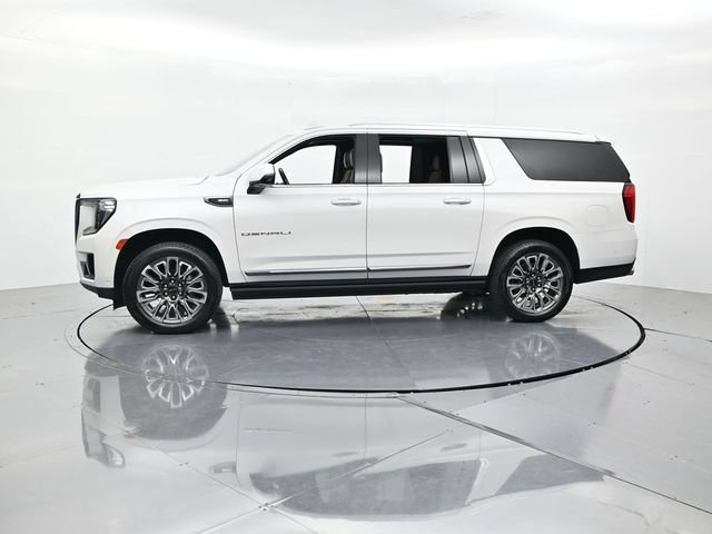 Used 2023 GMC Yukon XL Denali Ultimate AWD/4WD image 7